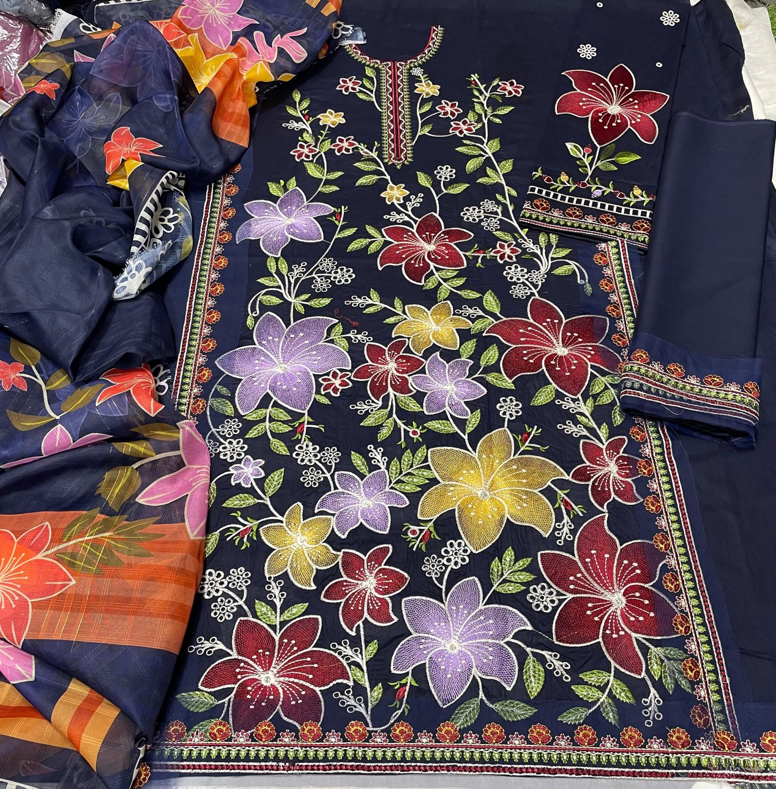 D-1848 Fine Quality Lawn 3 Pc Unstitched - Image 8