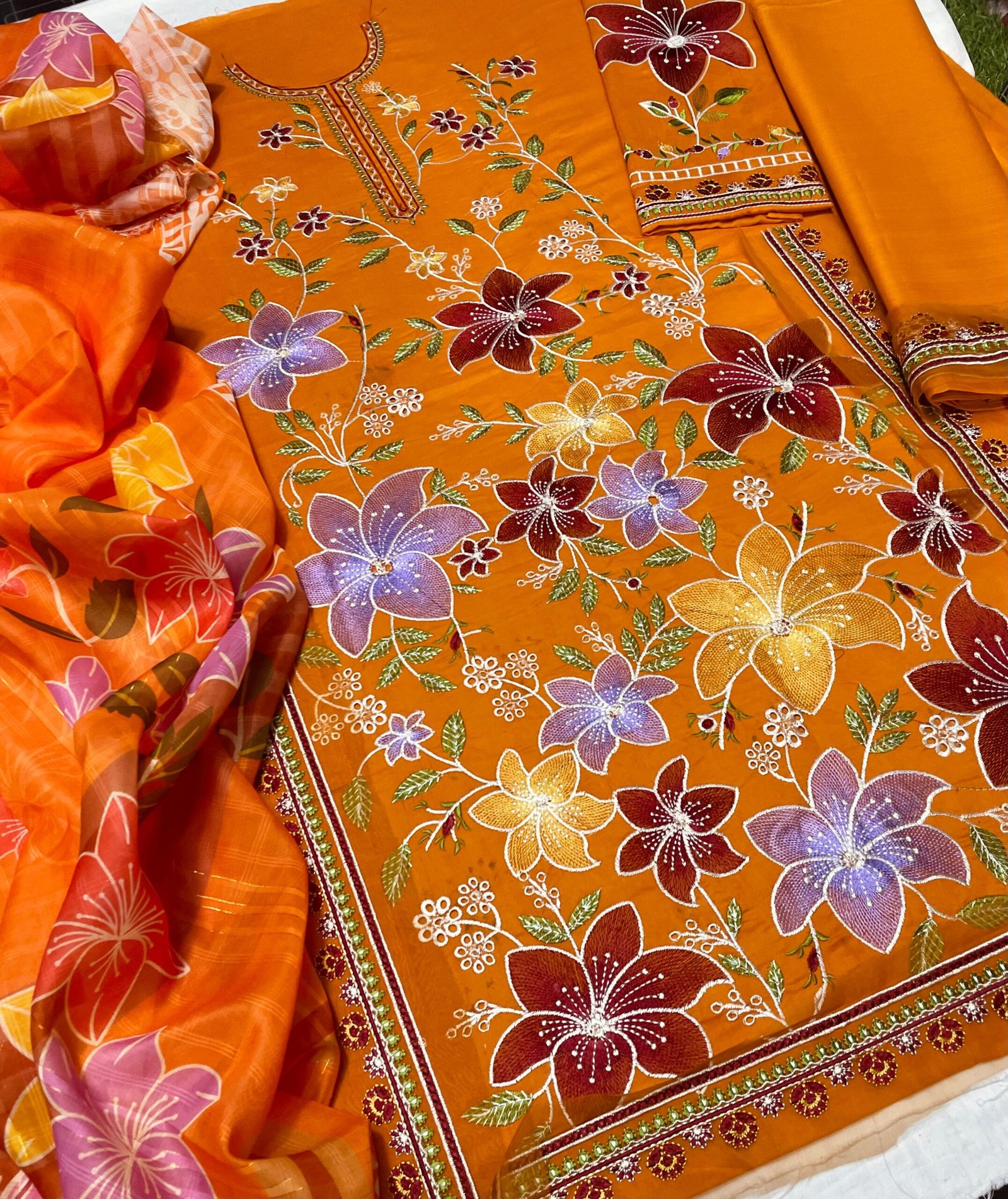 D-1848 Fine Quality Lawn 3 Pc Unstitched - Image 11