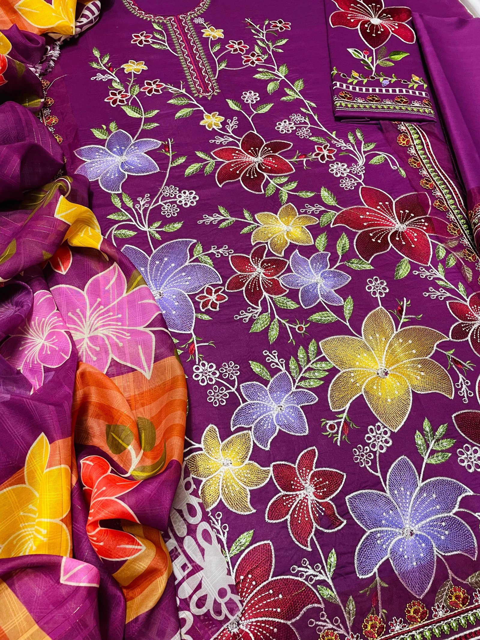 D-1848 Fine Quality Lawn 3 Pc Unstitched - Image 18