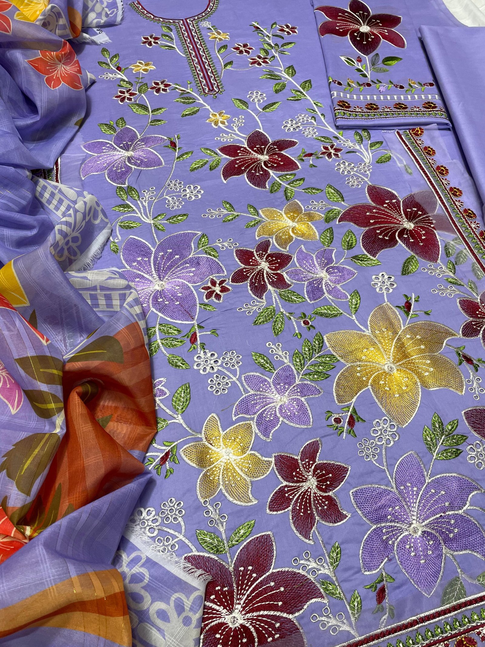 D-1848 Fine Quality Lawn 3 Pc Unstitched - Image 25