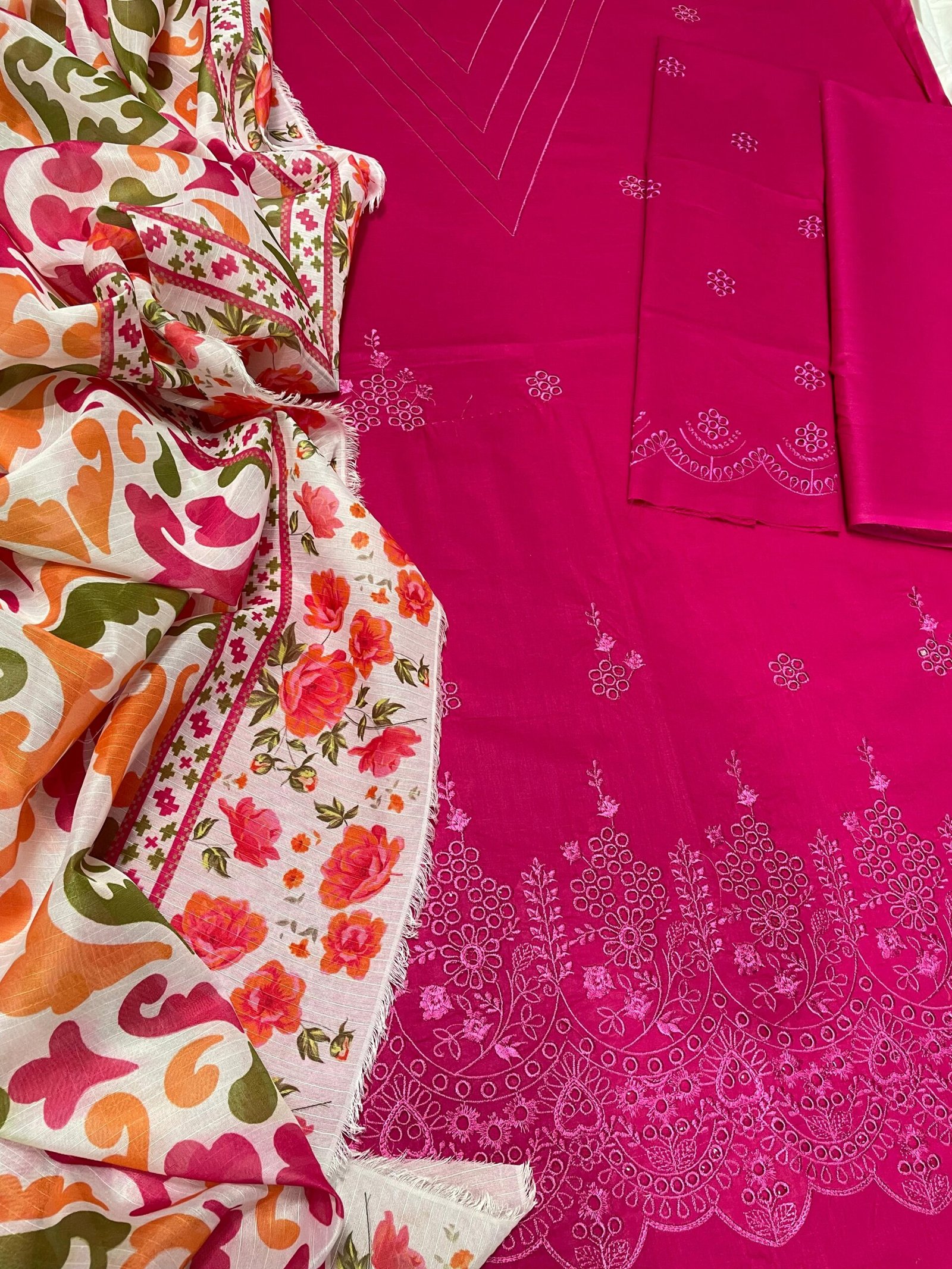 D-1842 Fine Quality Chickenkari Lawn 3 Pc Unstitched - Image 6