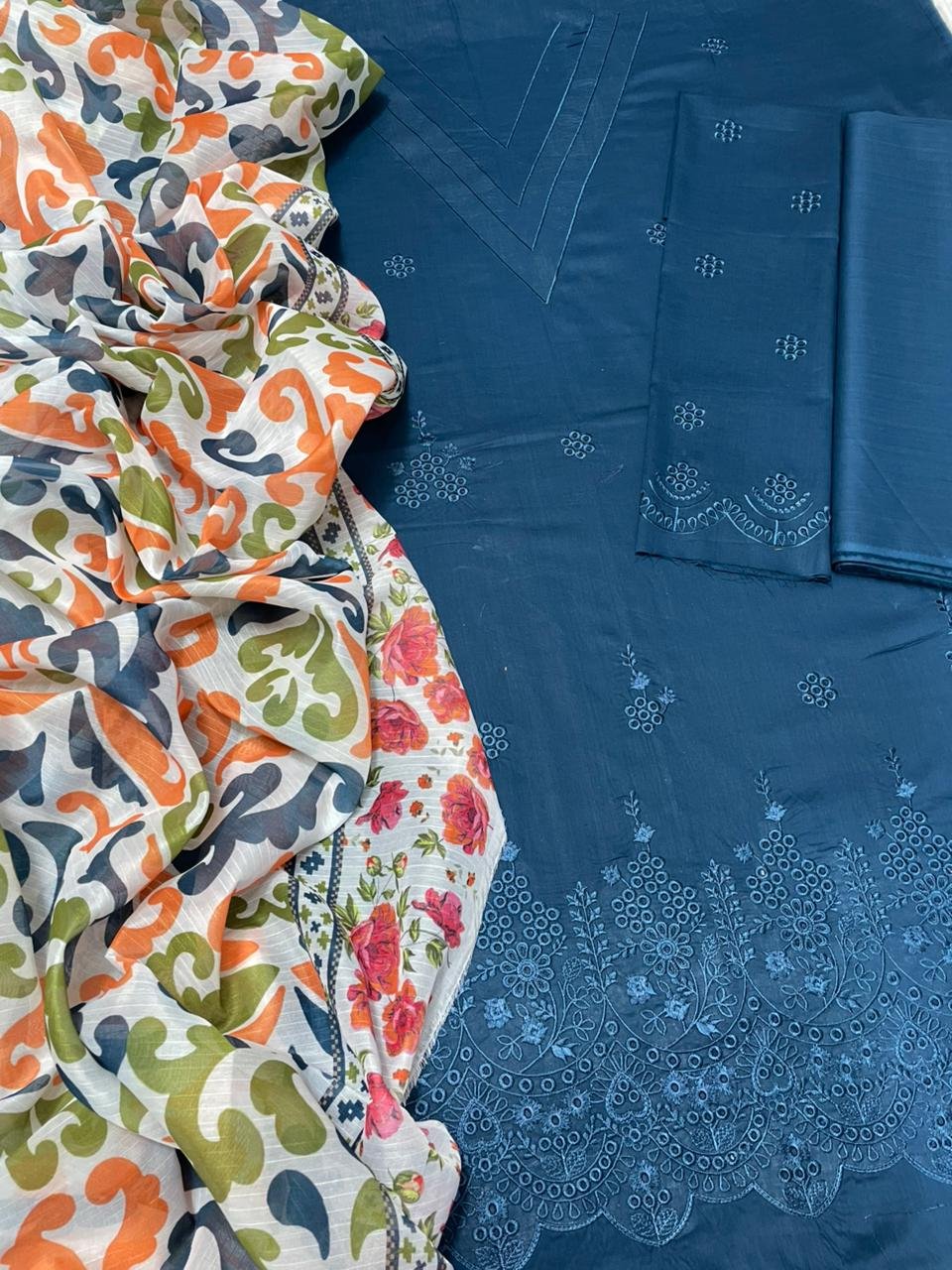D-1842 Fine Quality Chickenkari Lawn 3 Pc Unstitched - Image 9