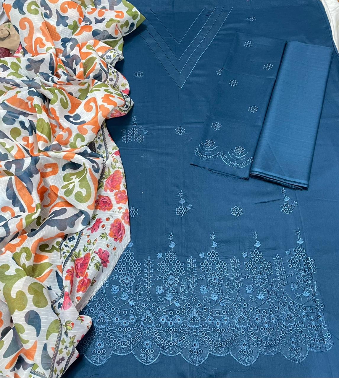 D-1842 Fine Quality Chickenkari Lawn 3 Pc Unstitched - Image 12