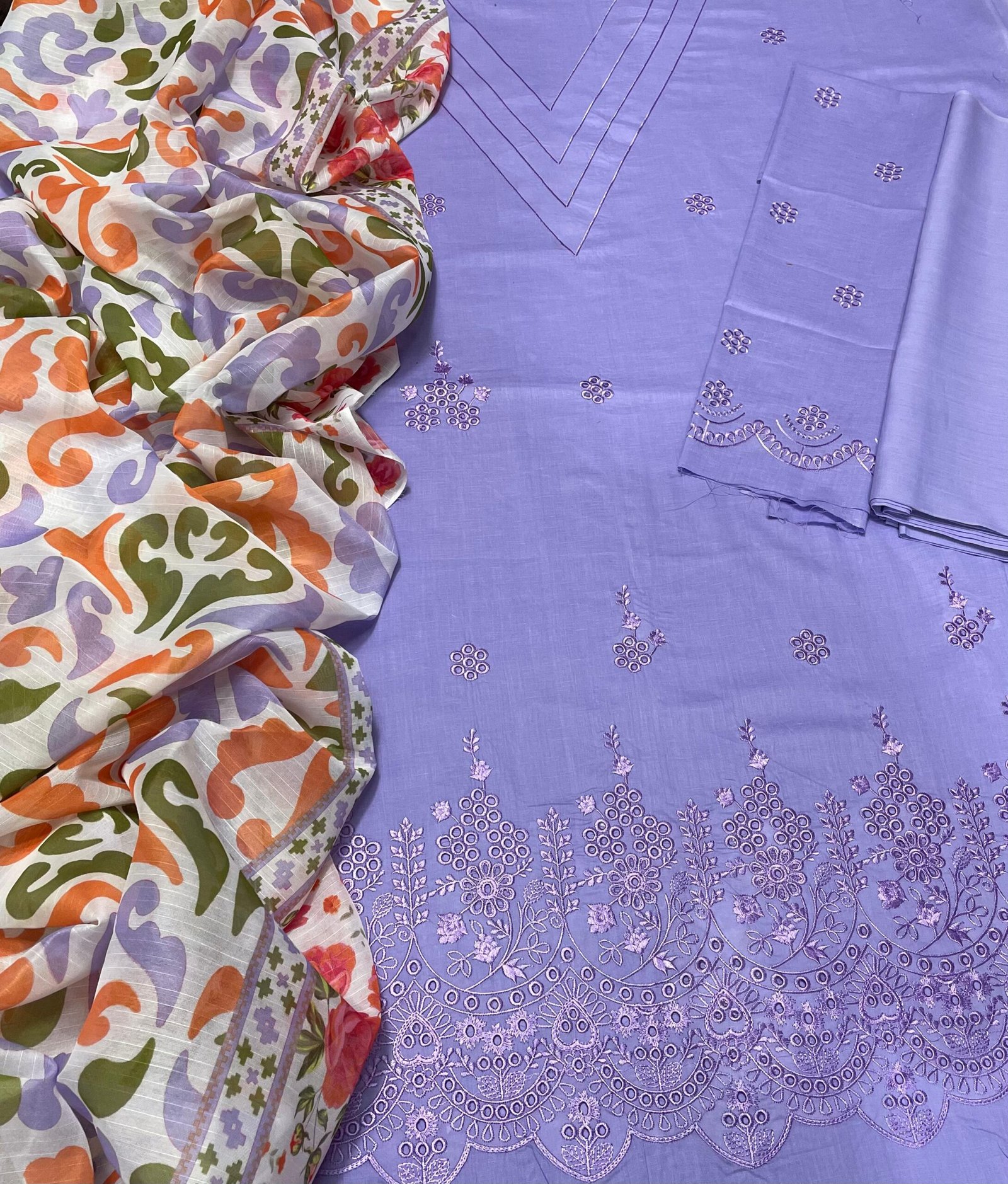 D-1842 Fine Quality Chickenkari Lawn 3 Pc Unstitched - Image 17