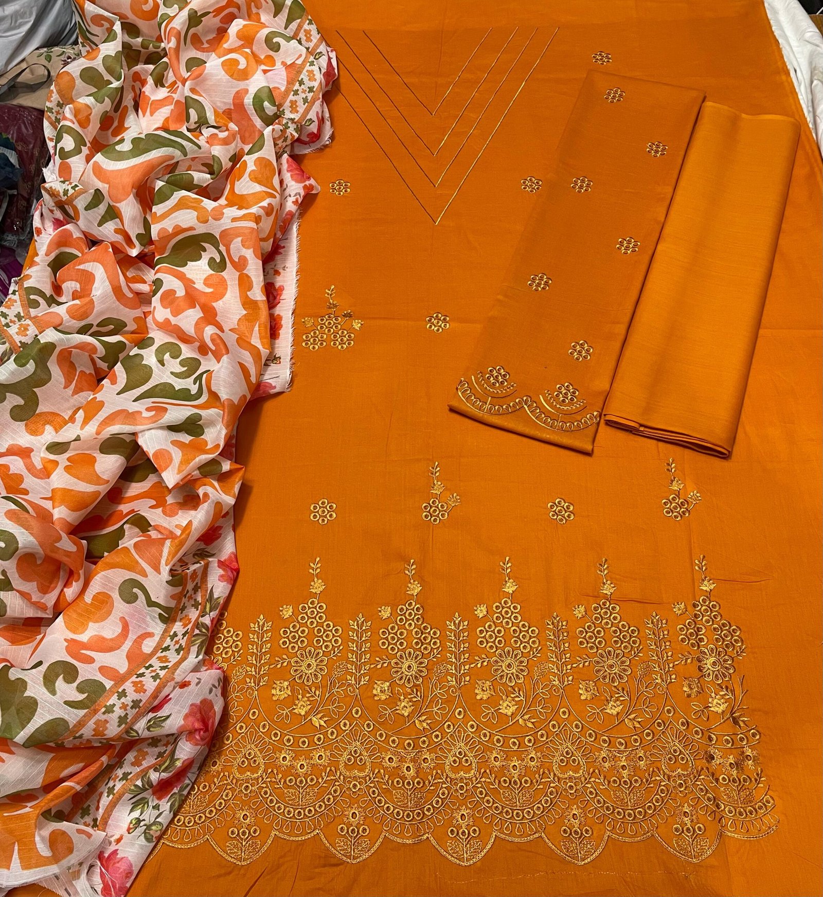 D-1842 Fine Quality Chickenkari Lawn 3 Pc Unstitched - Image 18