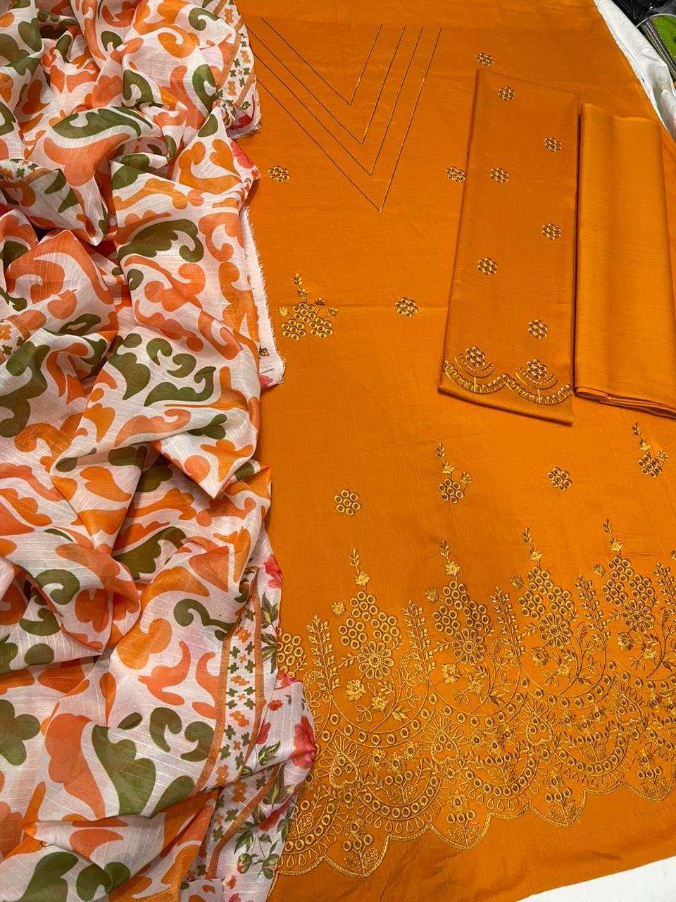 D-1842 Fine Quality Chickenkari Lawn 3 Pc Unstitched - Image 19