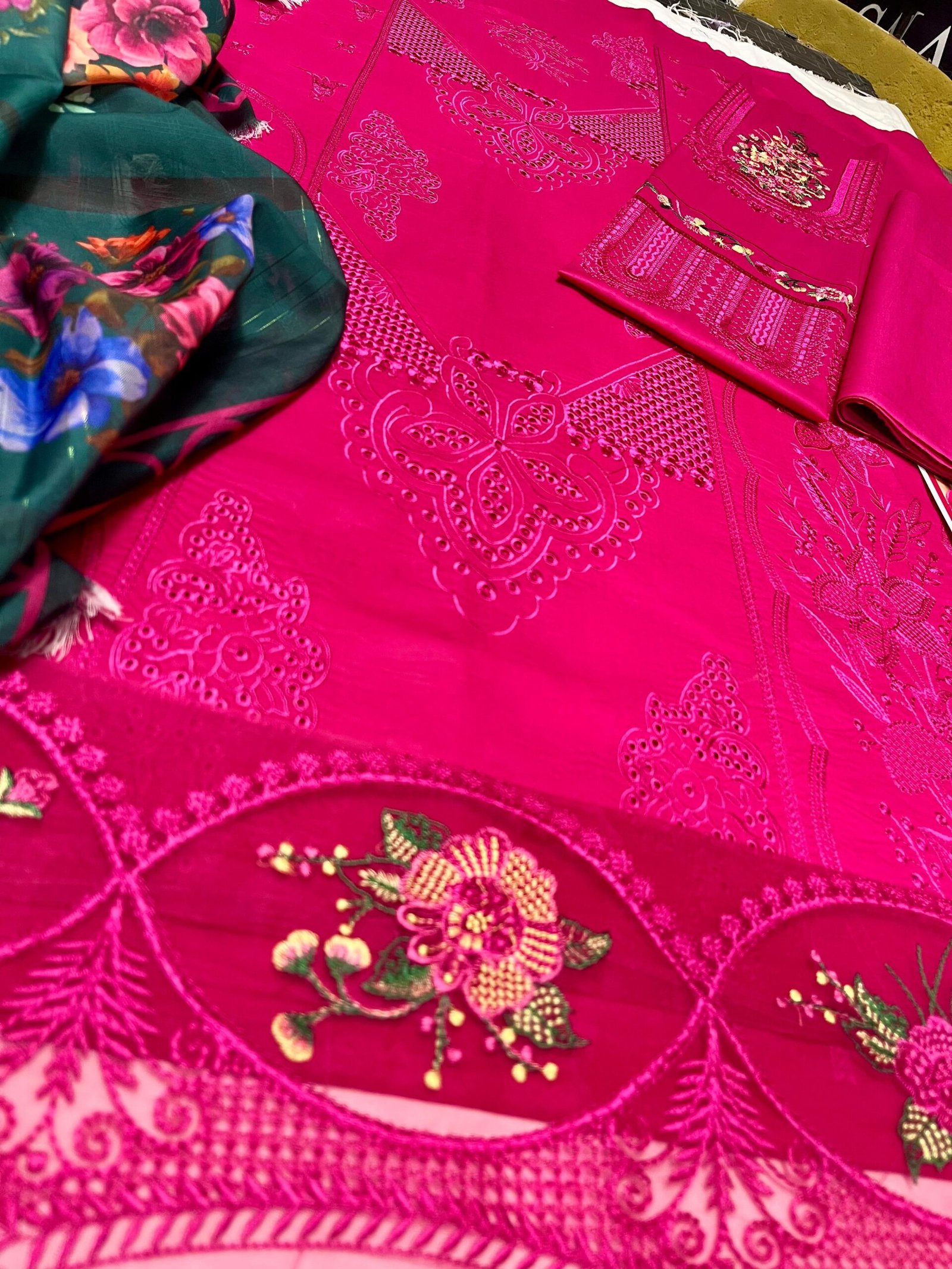 D-1843 Fine Quality Chickenkari Lawn 3 Pc Unstitched - Image 2